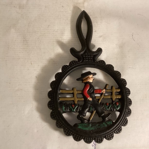 Pair of cast iron Amish trivets - Picture 3 of 6